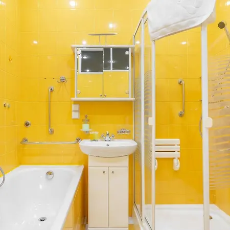 Metro Politechnika Vintage By Bookinghost Варшава