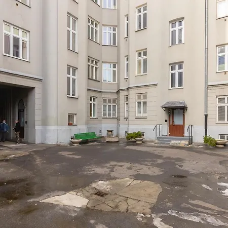 Metro Politechnika Vintage By Bookinghost Варшава