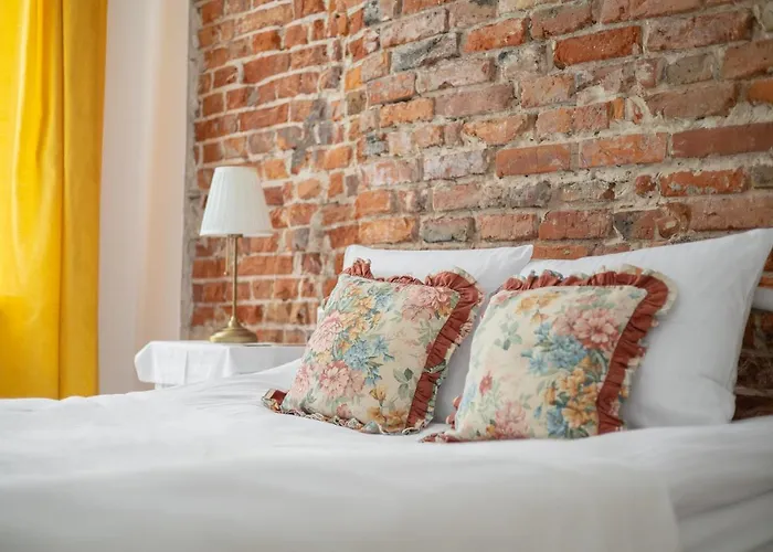 Metro Politechnika Vintage By Bookinghost * وارسو