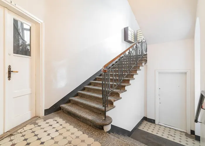 Metro Politechnika Vintage By Bookinghost شقة