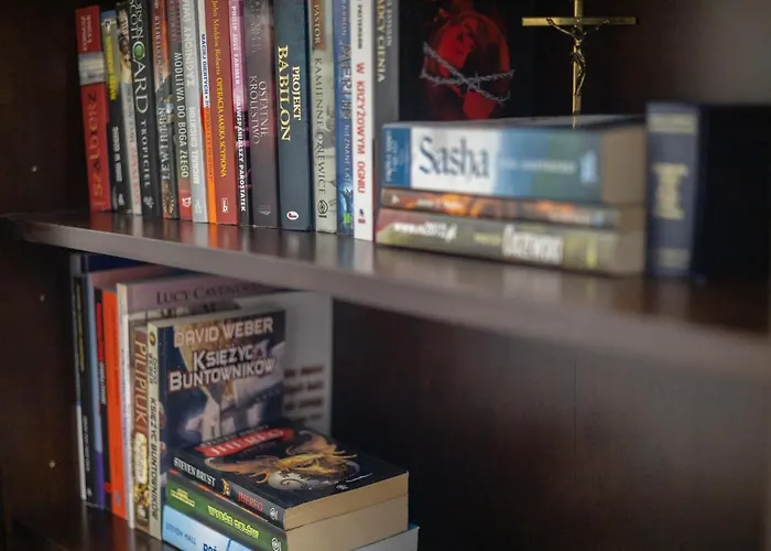 Metro Politechnika Vintage By Bookinghost وارسو