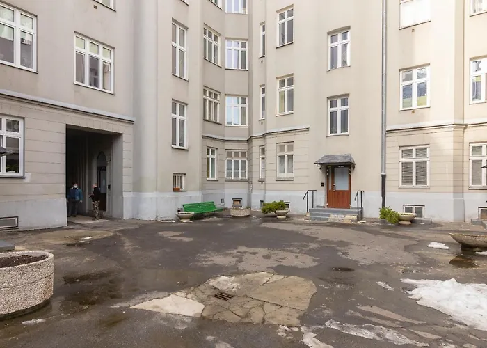 Metro Politechnika Vintage By Bookinghost وارسو