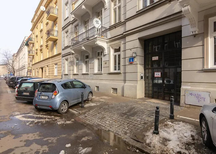 Metro Politechnika Vintage By Bookinghost * وارسو