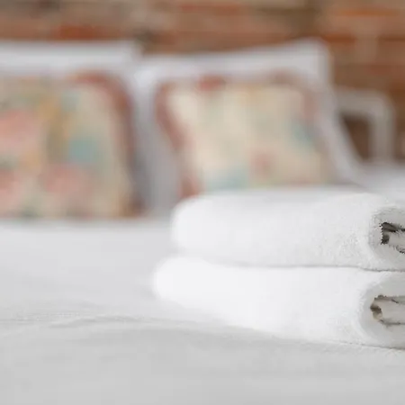 Metro Politechnika Vintage By Bookinghost 华沙